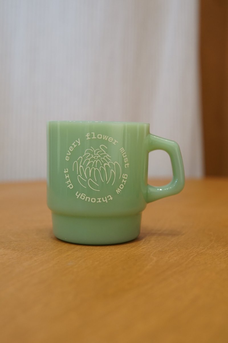 GOC Vintage Jadeite Mug - Every Flower Must Grow Through Dirt - แก้วมัค/แก้วกาแฟ - แก้ว สีเขียว