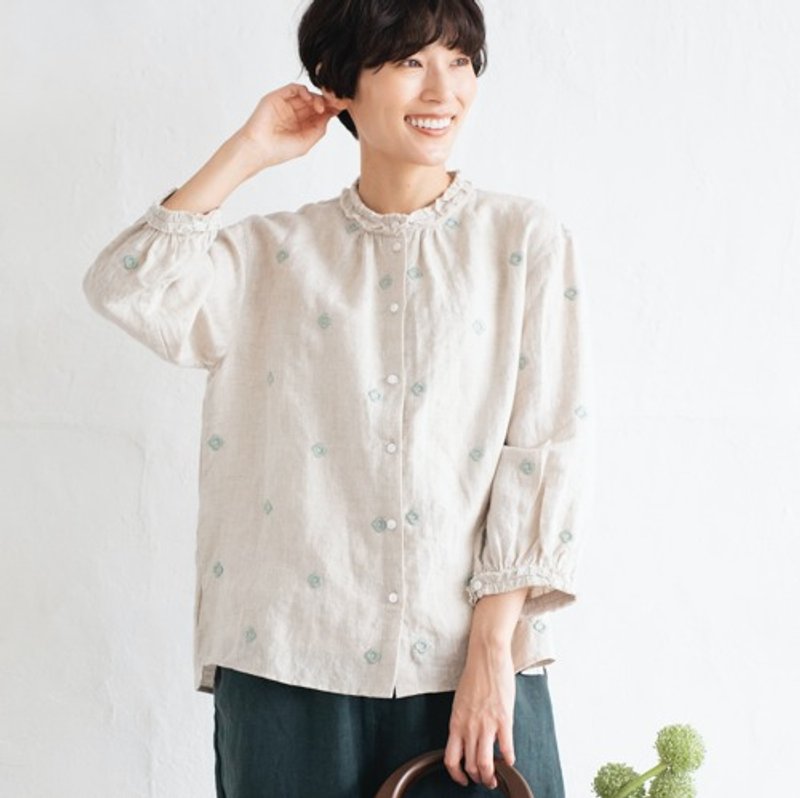 A four-leaf clover embroidered Linen shirt blouse that is not too sweet but still cute for adults 220506-1 - Women's Tops - Other Materials 