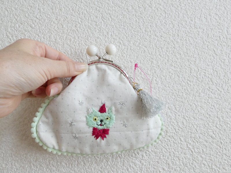 Embroidery mouthwarming party cat Mint - Toiletry Bags & Pouches - Cotton & Hemp White