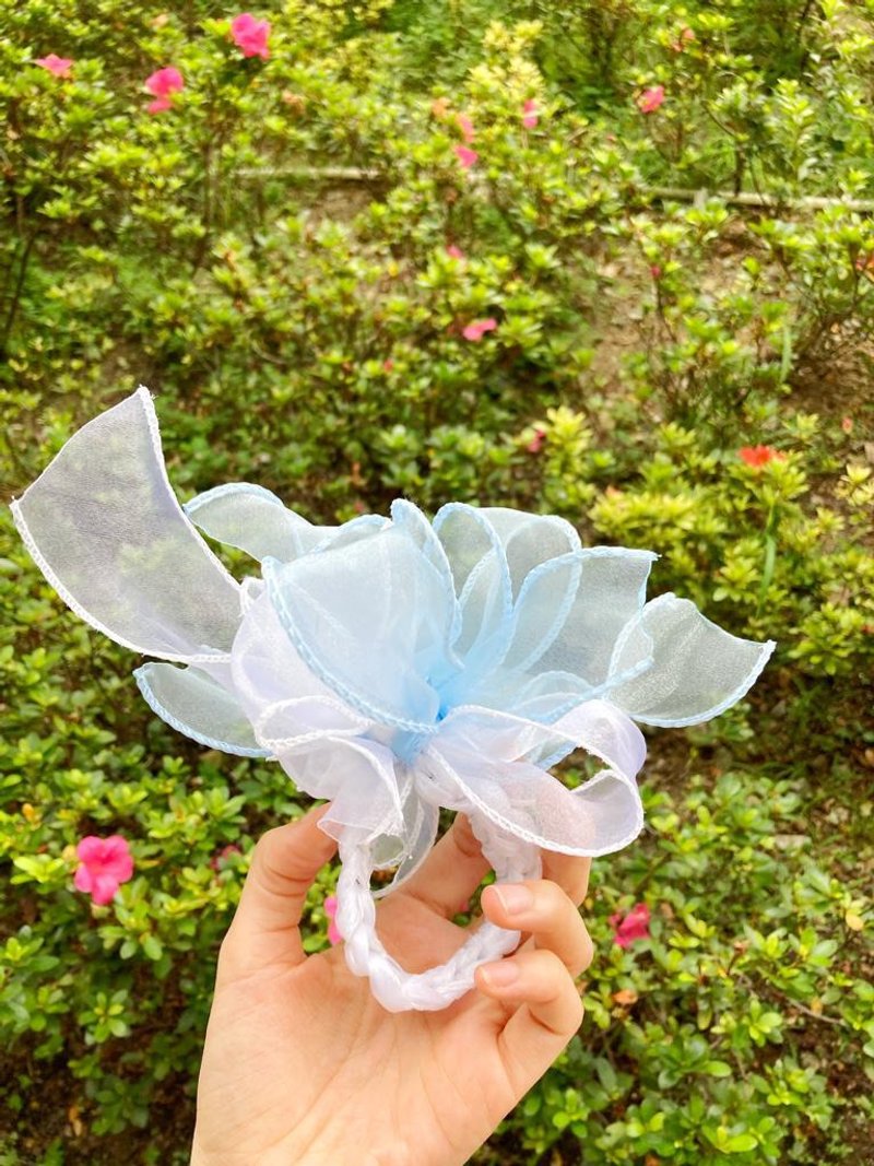 藍白系 夏日 花型 蝴蝶 髮圈 手腕花  【亮光絲】 - 髮夾/髮圈 - 其他人造纖維 藍色