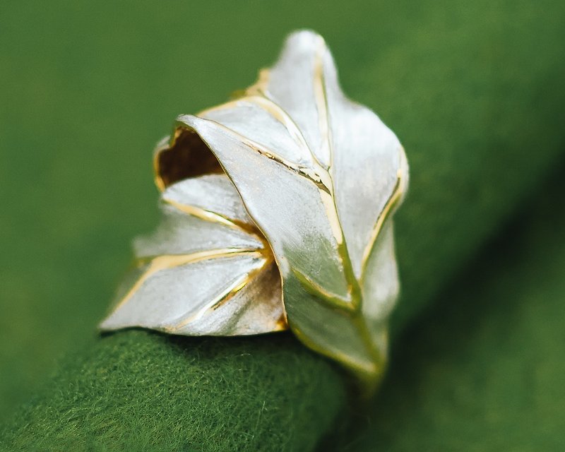 Classic Tea Leaf Sculpture ring - adjustable ring - gold and silver - แหวนทั่วไป - โลหะ สีทอง
