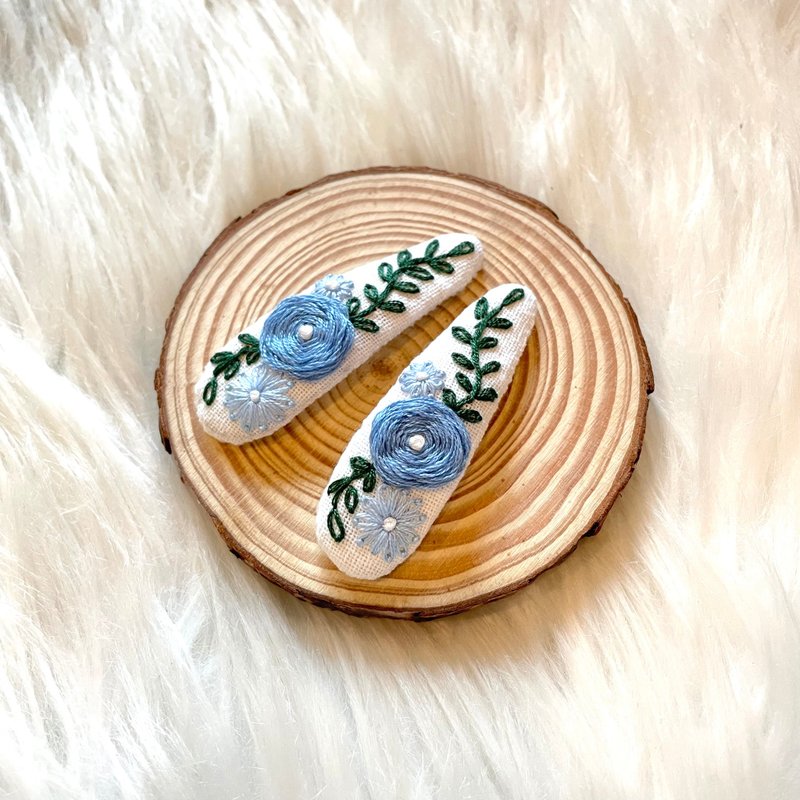 刺繡藍色花髮夾 - 兩件套 手工刺繡髮夾 - 髮夾/髮圈 - 棉．麻 藍色