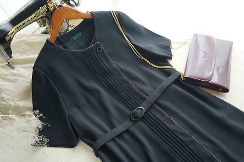 4.5studio 尋寶古著-日式優雅壓褶圓領黑色復古洋裝附腰帶