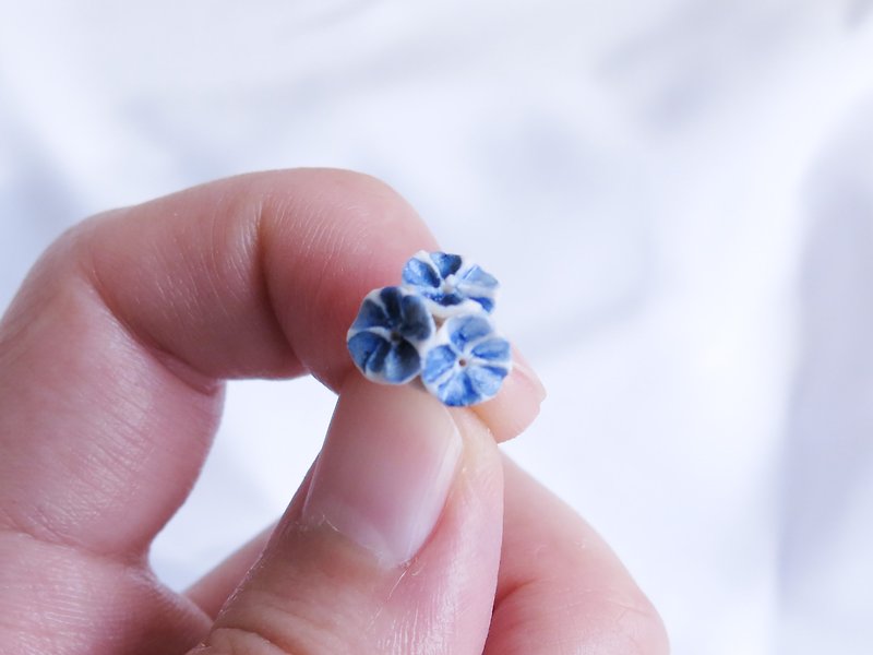 Bouquet白瓷純銀耳環 - 耳環/耳夾 - 瓷 藍色