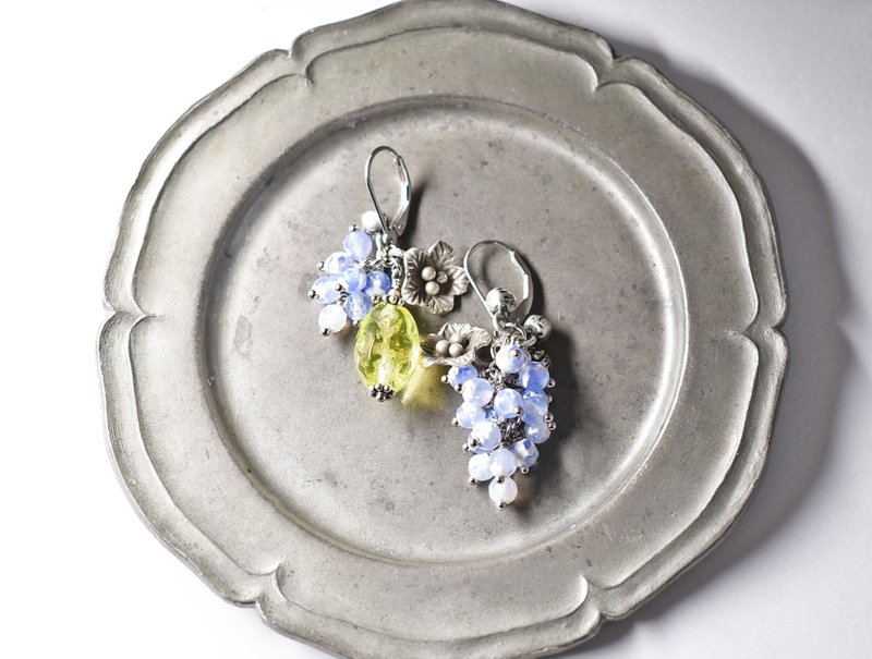 Vintage yellow uranium glass, heavy blue agate, Karen Silver flower, small bell ansymmetry earrings - ต่างหู - แก้ว สีเหลือง