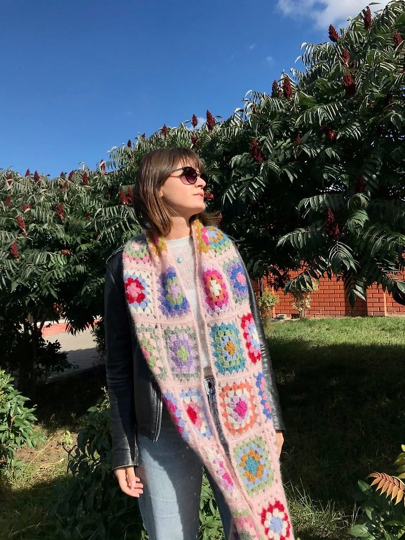 Extra long crocheted silk mohair scarf in granny square technique - 絲巾 - 羊毛 多色