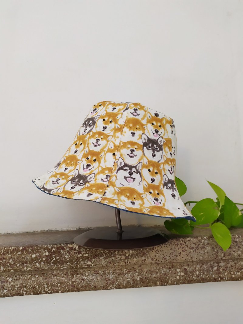 Handmade double-sided fisherman hat / short brim / sun hat / white background / full Shiba Inu - หมวก - ผ้าฝ้าย/ผ้าลินิน ขาว