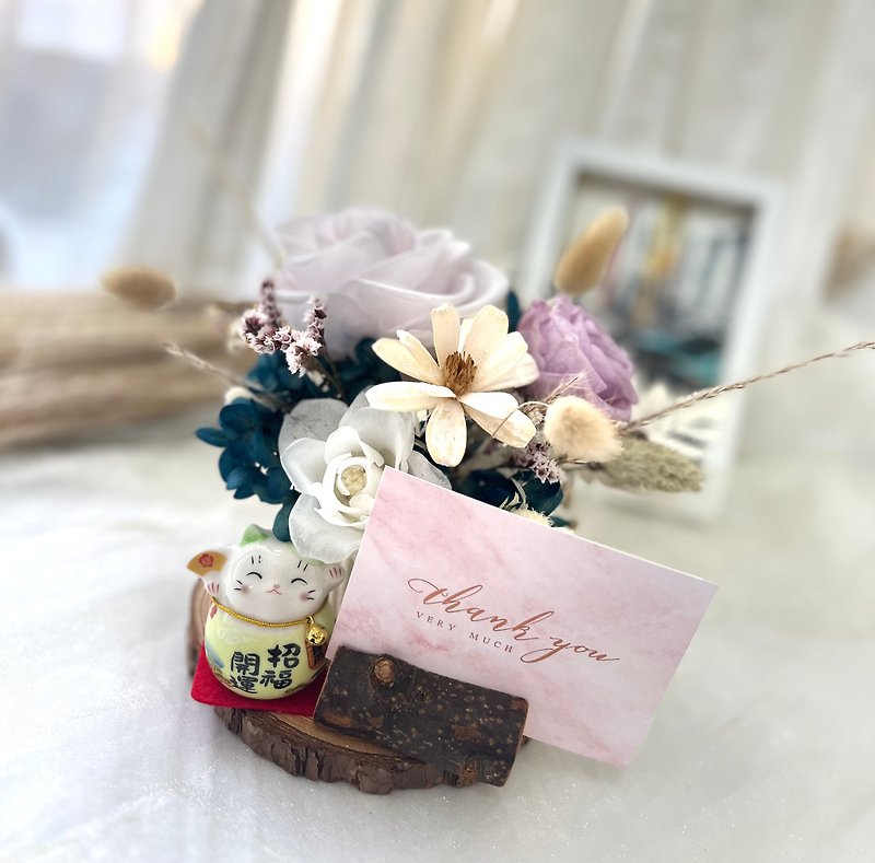 Lucky cat business card seat & never-withered rose potted flower opening potted flower/promotion/office healing small object - ช่อดอกไม้แห้ง - พืช/ดอกไม้ 