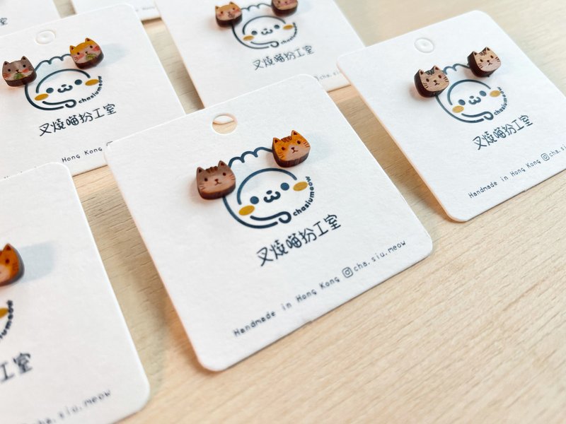 [Customized Gift] Customized wood-carved hand-painted cat earrings - ต่างหู - ไม้ สีกากี