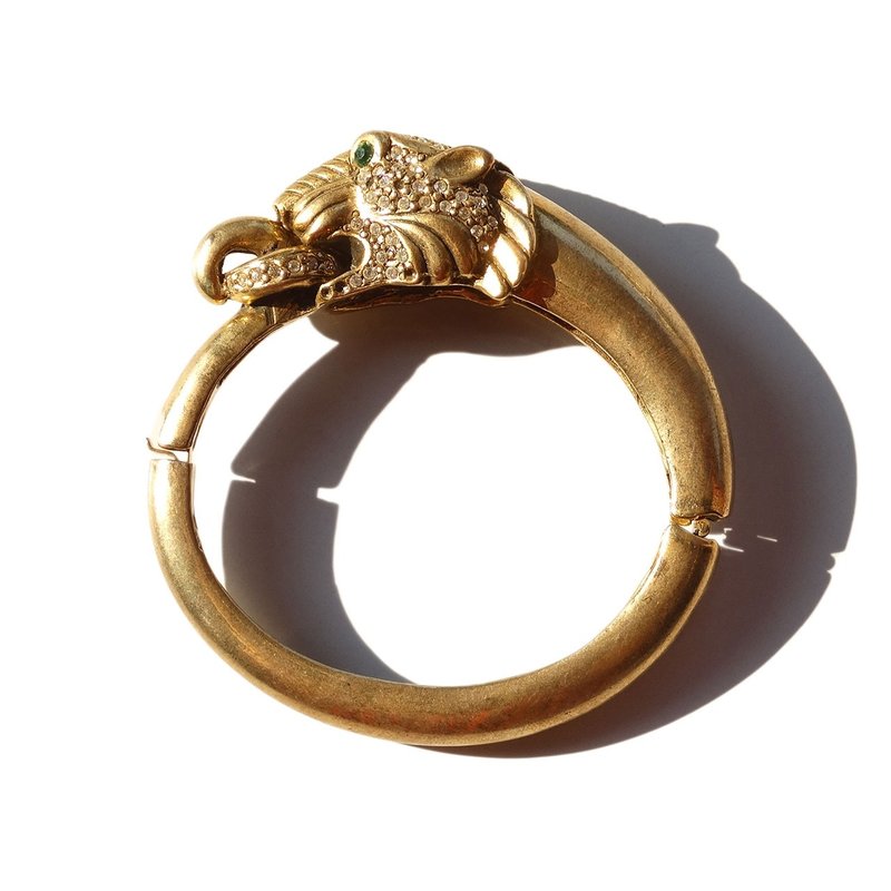 80s vintage gold tone rhinestone × green eyes tiger motif bangle - 手鍊/手環 - 其他金屬 金色