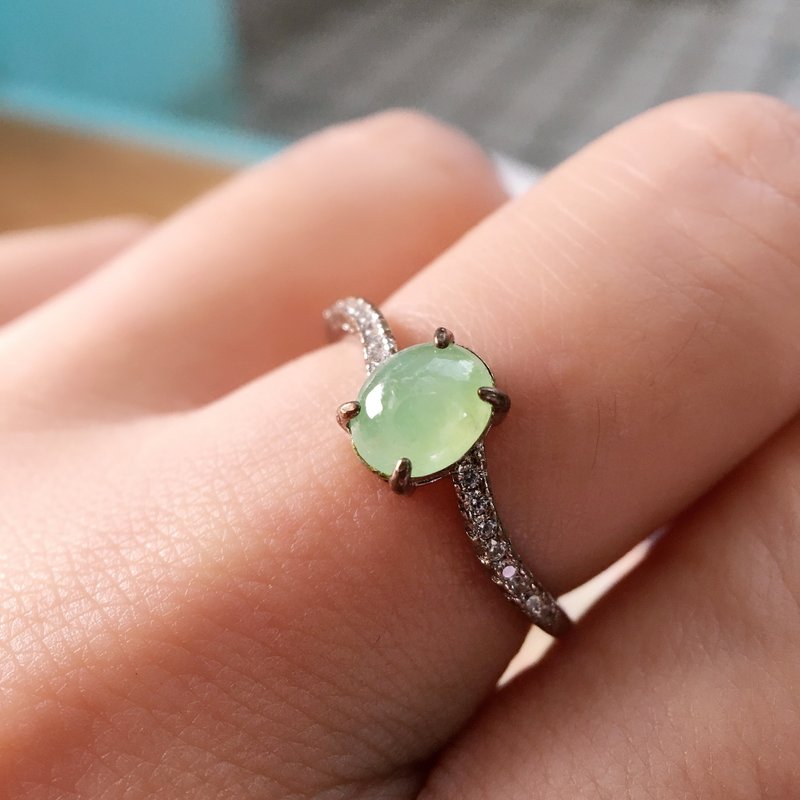 冰綠翡翠蛋面戒指 925純銀鑲嵌 | 天然緬甸玉A貨翡翠 | 送禮 - 戒指 - 玉石 綠色