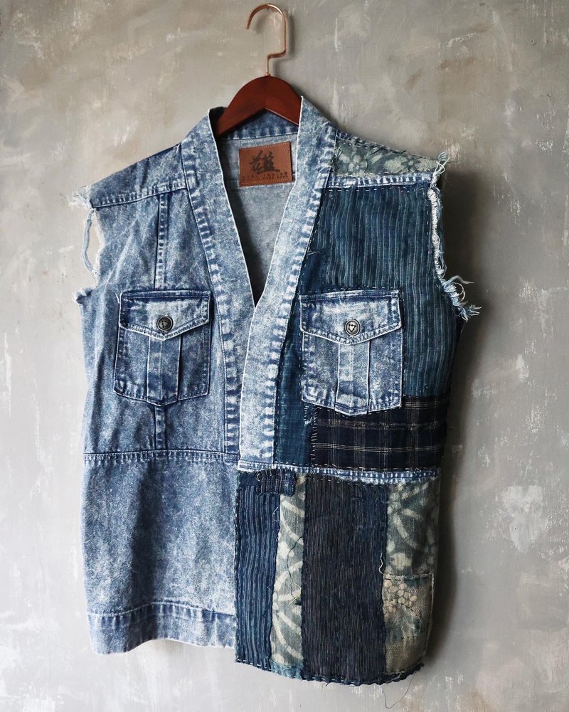 heavy stone washed denim vest hand stitched shirt with Boro fabrics antique - เสื้อกั๊กผู้ชาย - ผ้าฝ้าย/ผ้าลินิน 