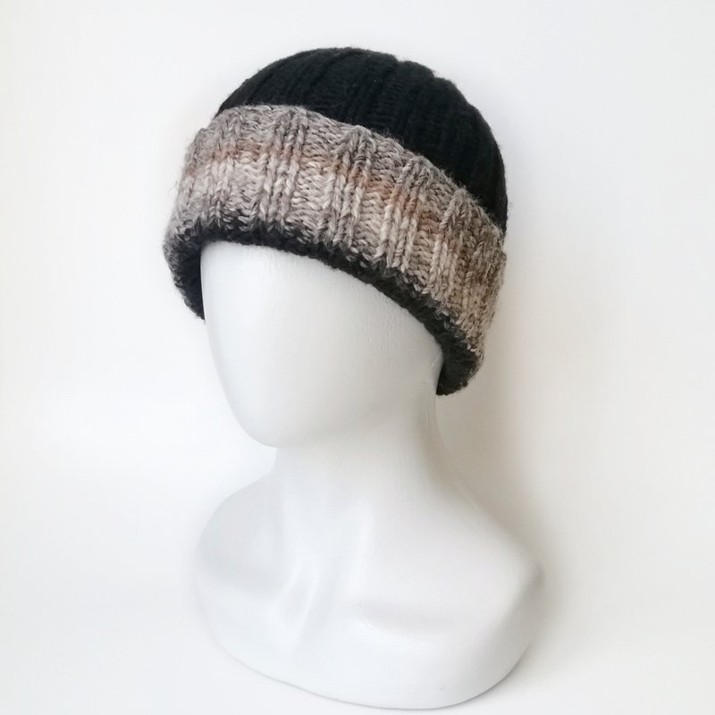 Hand-Knitted Men's Beanie - Unique, Cozy Alpaca Wool Blend, Winter hat for men. - หมวก - ขนแกะ สีดำ