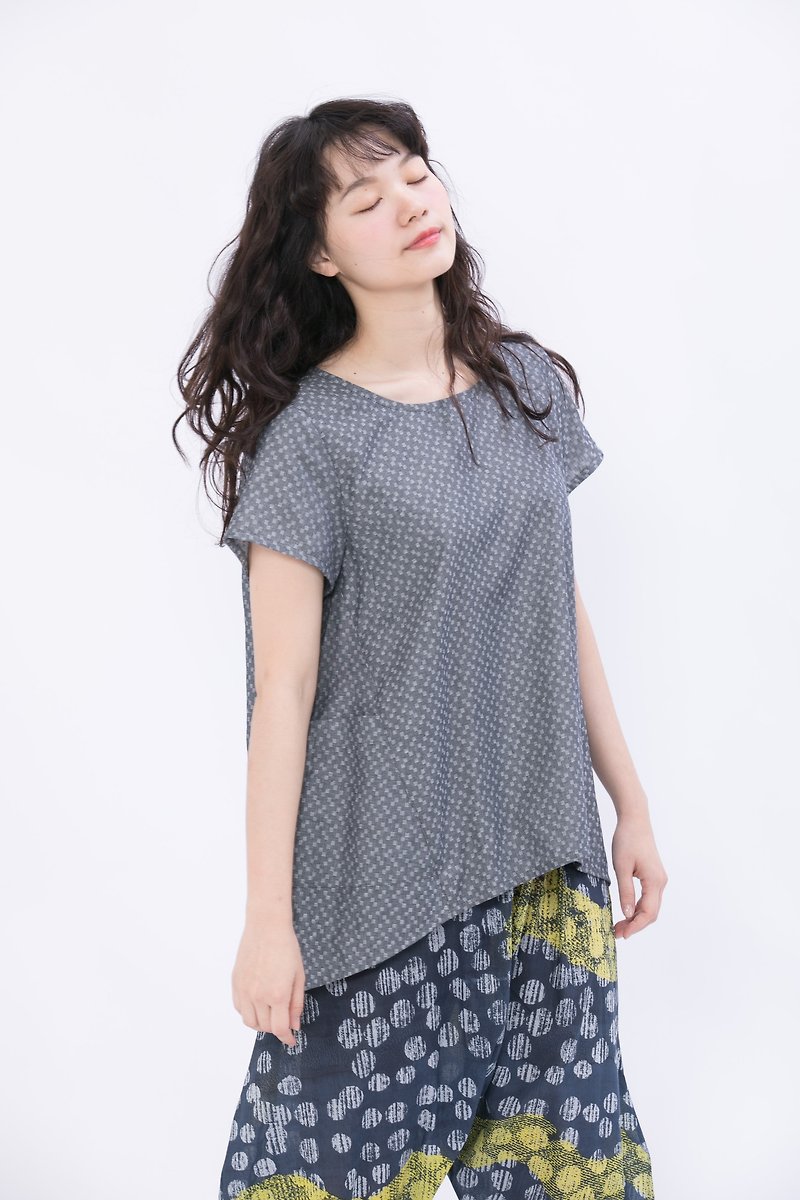 Wide swing short-sleeved T-shirt _ rain _ tile Fair Trade - Women's Tops - Cotton & Hemp Gray
