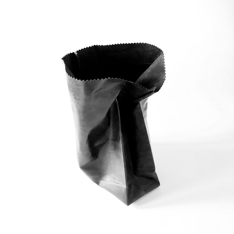 KAMIBUKURO (paper bag) small Made of domestic genuine cowhide Black - กระเป๋าเครื่องสำอาง - หนังแท้ สีดำ
