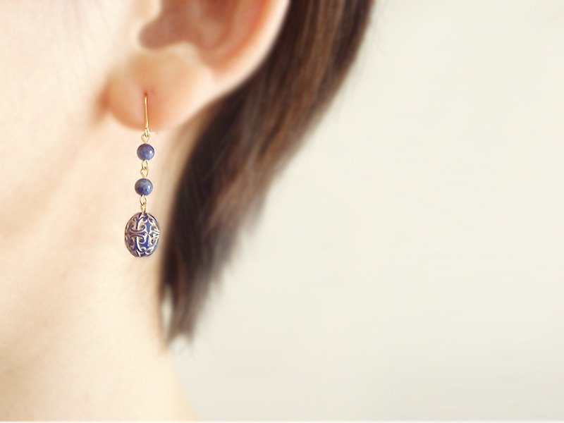 Lapis Lazuli, antique style hook earrings 穿孔耳環 - ต่างหู - หิน สีน้ำเงิน
