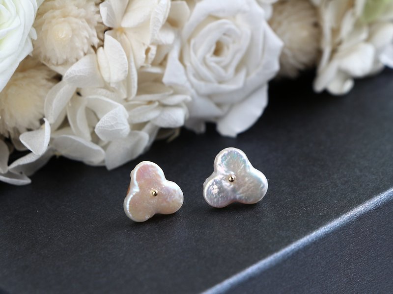 14kgf- 3 petals pearl pierced earrings /can change to clip-on - 耳環/耳夾 - 寶石 白色