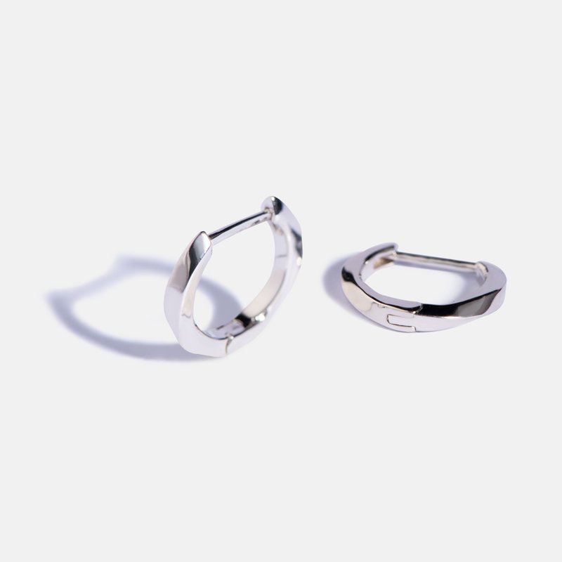 Kink Sterling Silver Small Hoop Earrings | Simple sterling silver. Unique shape. sleep wearable - ต่างหู - เงินแท้ 