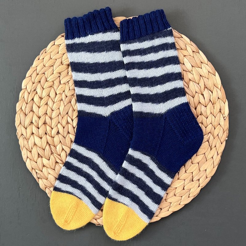 Mens striped knitted socks/ Warm knitted accessory - 襪子 - 羊毛 多色