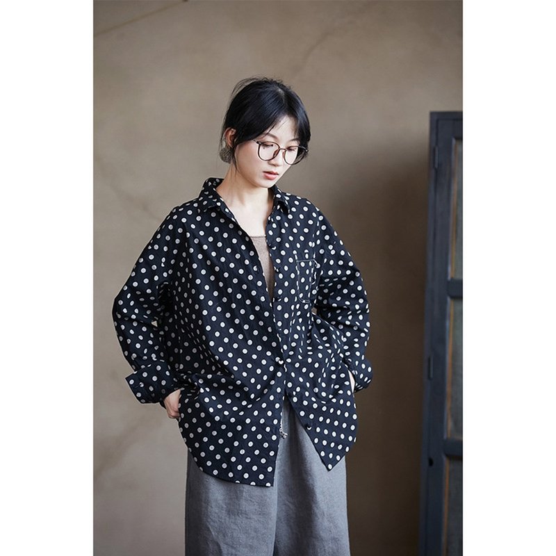 Printed black and white polka dot high-density cotton loose slim shirt - เสื้อเชิ้ตผู้หญิง - ผ้าฝ้าย/ผ้าลินิน 