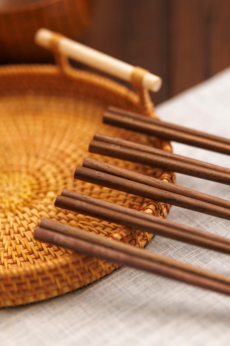 Islandoffer島嶼製作 實木黑胡桃木筷子5對 木系餐具 (一套) - 筷子/筷架 - 木頭 金色