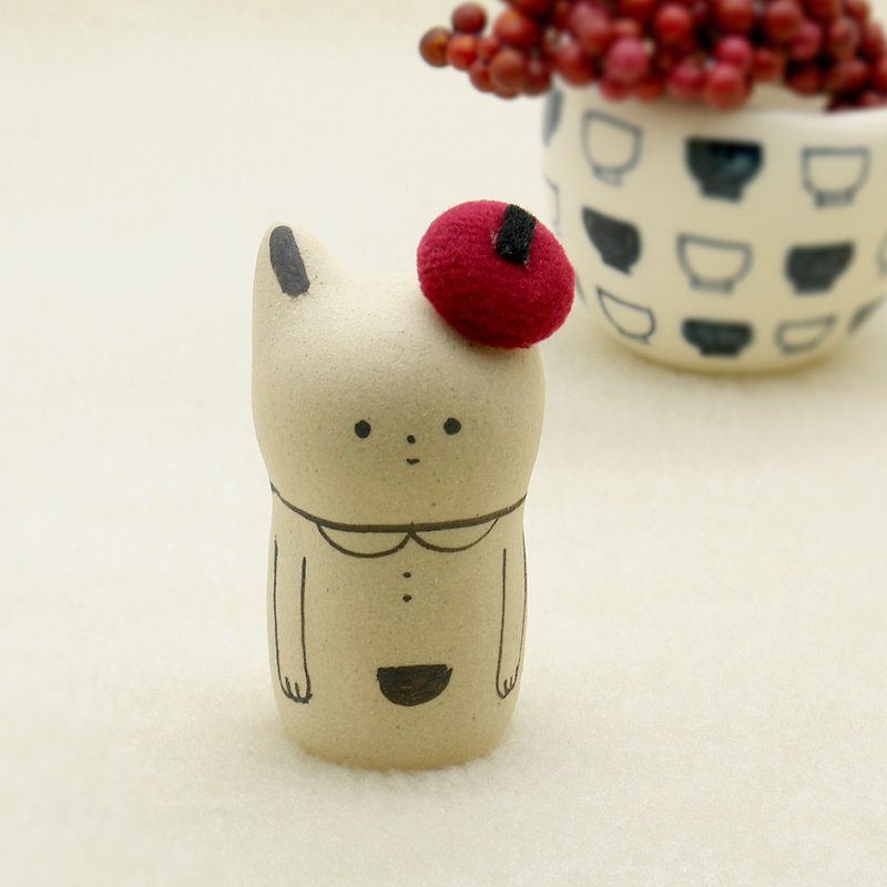 Handmade ceramic doll Rabbit with a cute little beret - ของวางตกแต่ง - ดินเผา สีกากี