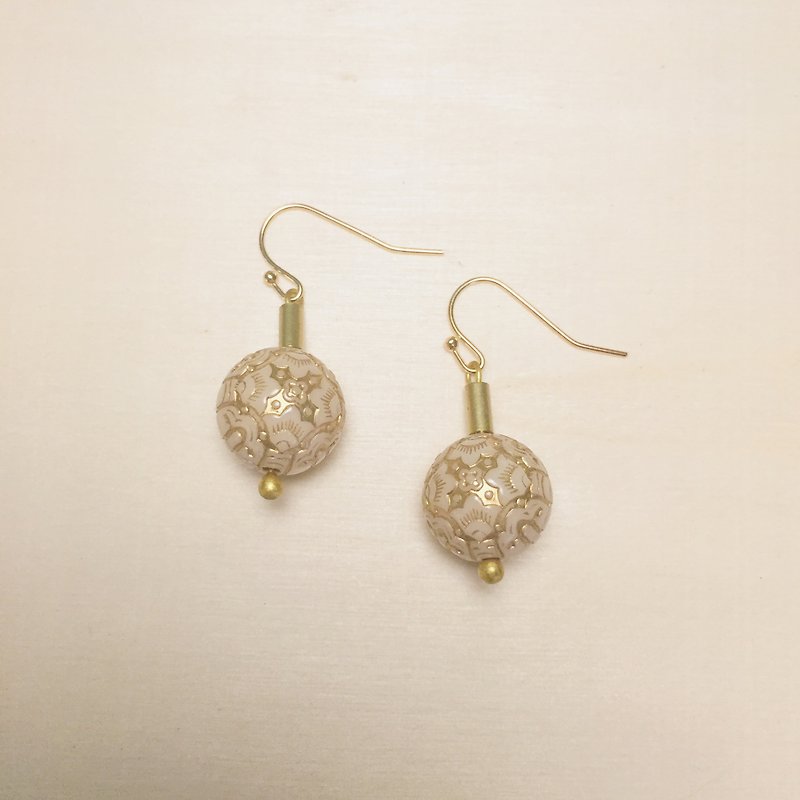 Vintage engraved beige cross earrings - Earrings & Clip-ons - Resin White