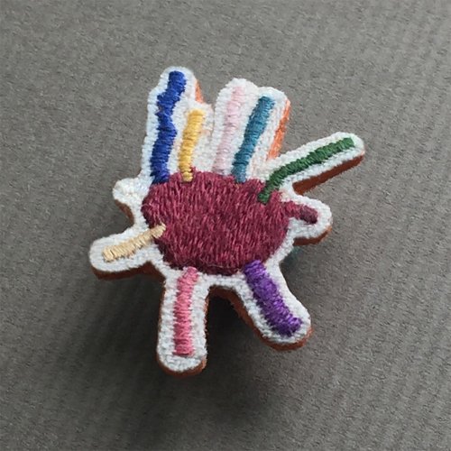 Jyun design studio 刺繡設計工作室 | 舊款出清5折 | 手工刺繡胸針/別針 小怪物大集合 6 號