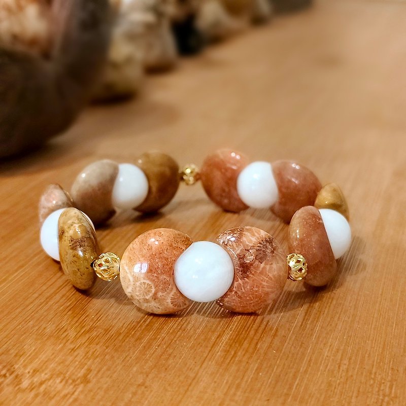 The sun and the moon shine together | Coral Jade | Moonstone | One product, one shot | - Bracelets - Crystal 