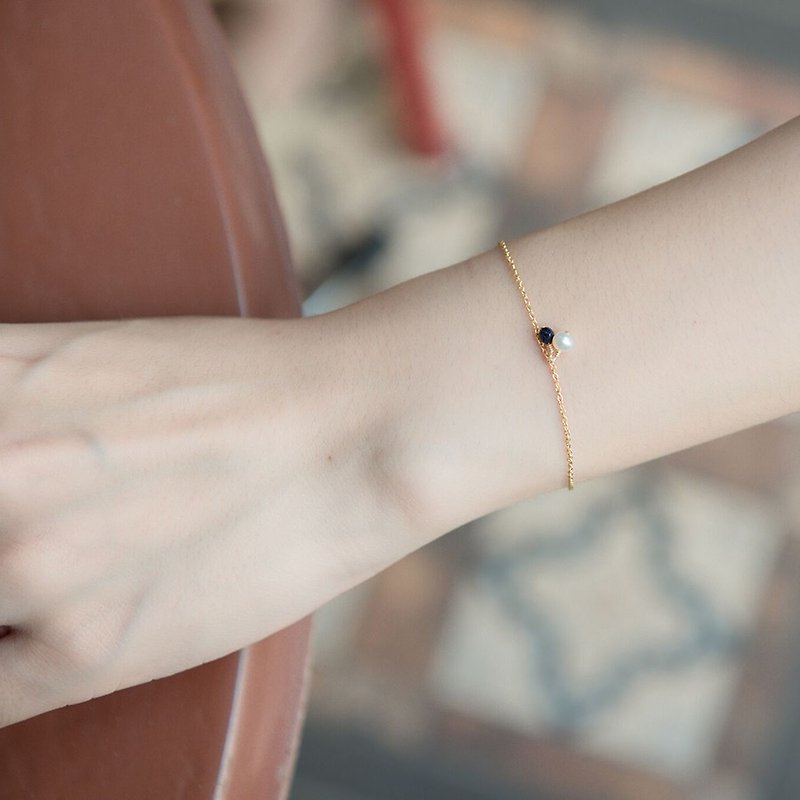Pearl small fruit gold bracelet - blue gravel - สร้อยข้อมือ - เครื่องเพชรพลอย สีทอง