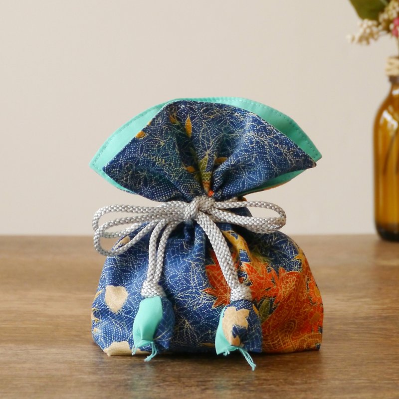 Happy purse FUGURO autumn leaves sentence - กระเป๋าเครื่องสำอาง - ผ้าฝ้าย/ผ้าลินิน สีน้ำเงิน