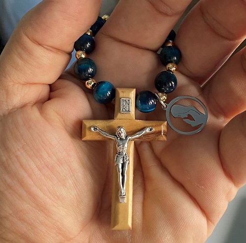 Holy Land blessing 來自聖地的祝福 袖珍念珠 車掛 8mm藍虎眼石搭配橄欖木耶穌十字架 8280025