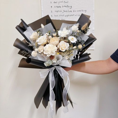 ドイリー1191❤️アンティーク調 薔薇 クチナシの花メドレー✨大判60×48㎝ おしゃれなレースドイリー、お花の刺繍が入った可愛いコースター