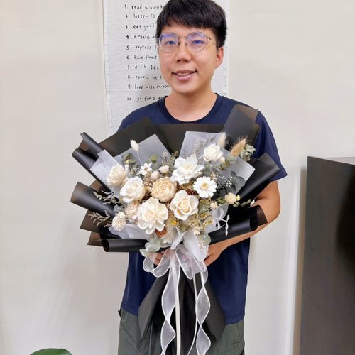 ドイリー1191❤️アンティーク調 薔薇 クチナシの花メドレー✨大判60×48㎝ おしゃれなレースドイリー、お花の刺繍が入った可愛いコースター