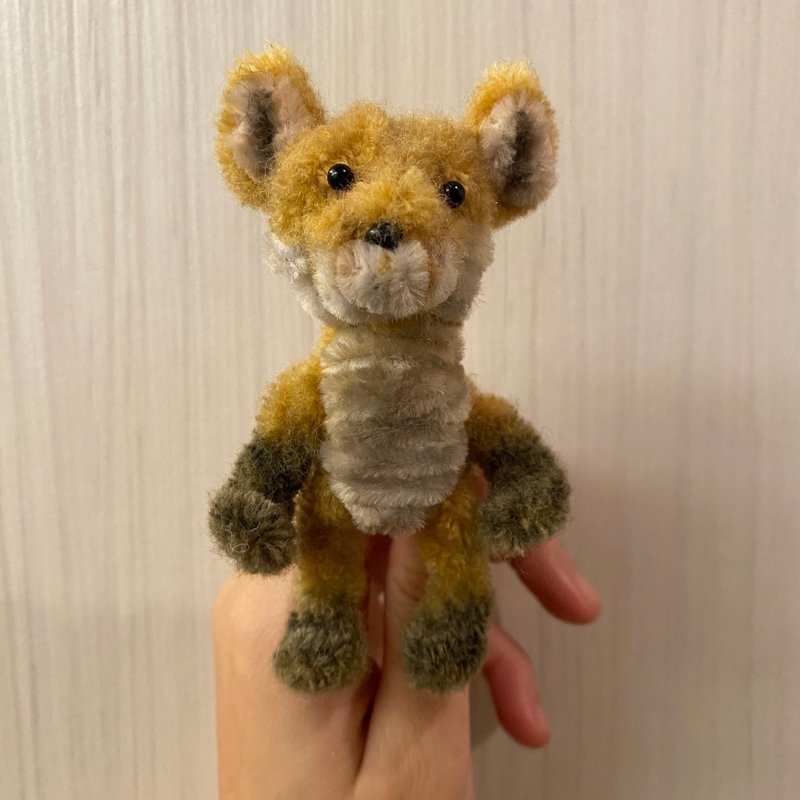 Little fox 10cm-hairy root twist stick handmade/dirty cute wandering zoo/モールアート - Stuffed Dolls & Figurines - Other Man-Made Fibers Gold