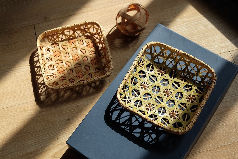 Handmade bamboo platter (M) | Hexagonal chrysanthemum woven | Primary color / smoked brown - จานเล็ก - ไม้ไผ่ สีนำ้ตาล