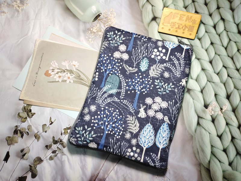 American limited edition fabric series-Winter Night Forest Snow Rabbit Hot Silver Zipper Cloth Book Coat-Zip Book Coat-A5/25K - ปกหนังสือ - ผ้าฝ้าย/ผ้าลินิน 