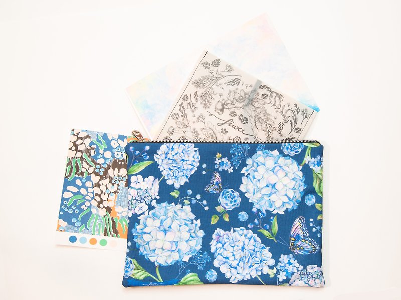 Classic blue flower - Clutch bag L 30x25 cm - Hydrangea on canvas - กระเป๋าแมสเซนเจอร์ - เส้นใยสังเคราะห์ สีน้ำเงิน