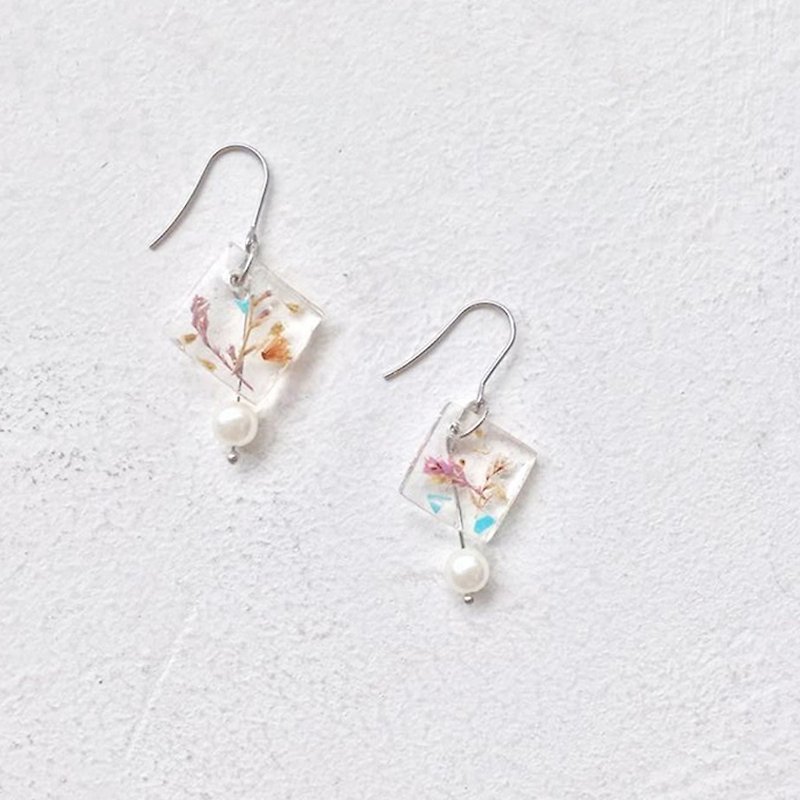 Transparent flower square swing pearl stainless steel ear hook (silver) - Earrings & Clip-ons - Resin Transparent