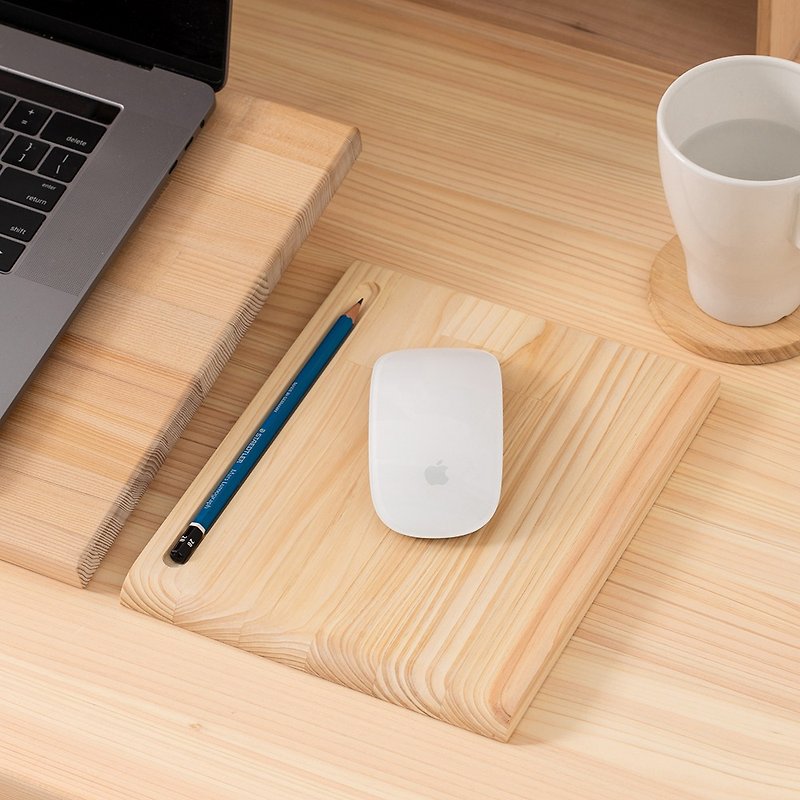 Slippery log mouse pad radian wrist easily slips Japanese cypress office desk essential - แผ่นรองเมาส์ - ไม้ สีนำ้ตาล
