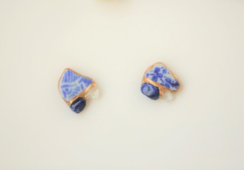 Kintsugi x natural stone earrings earrings (Himalayan crystal, lapis lazuli, floral sea pottery) - Earrings & Clip-ons - Pottery 