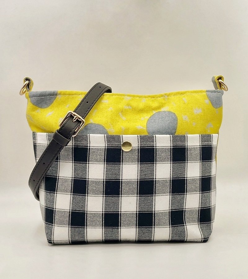 [Designed and manufactured by Kinmen] Japanese boat-shaped zipper cross-body bag with large yellow polka dots - Kinmen Flower Pei - Messenger Bags & Sling Bags - Cotton & Hemp Multicolor