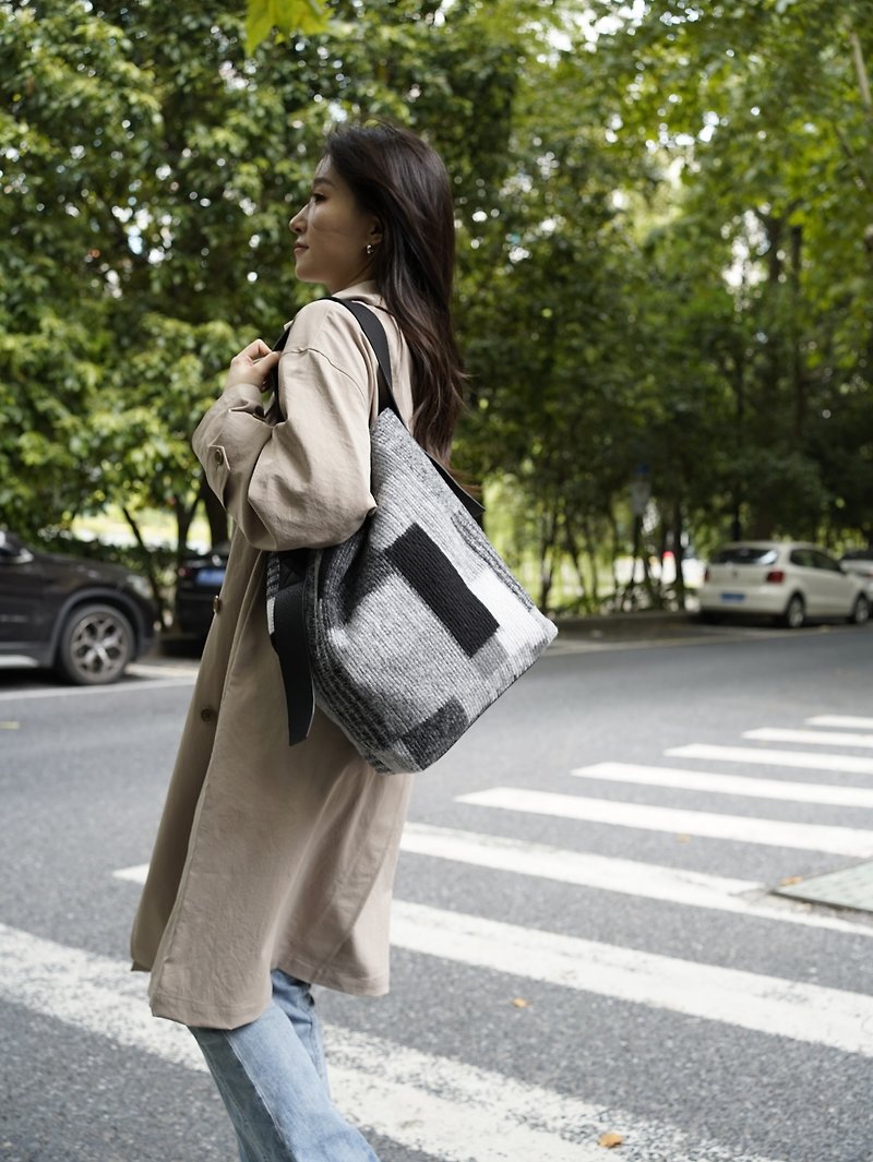 MELONFISH Black Grey Circle Wool Bucket Bag - Messenger Bags & Sling Bags - Wool 