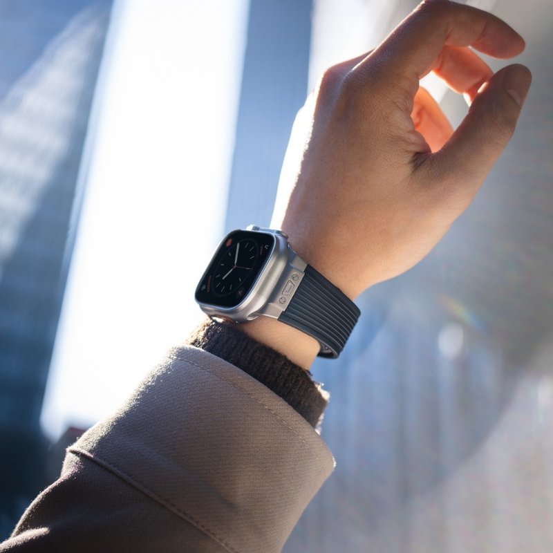 ESSENTIALS | 尚品液態硅膠錶帶 for Apple Watch  44/45/46/49 - 錶帶 - 橡膠 黑色