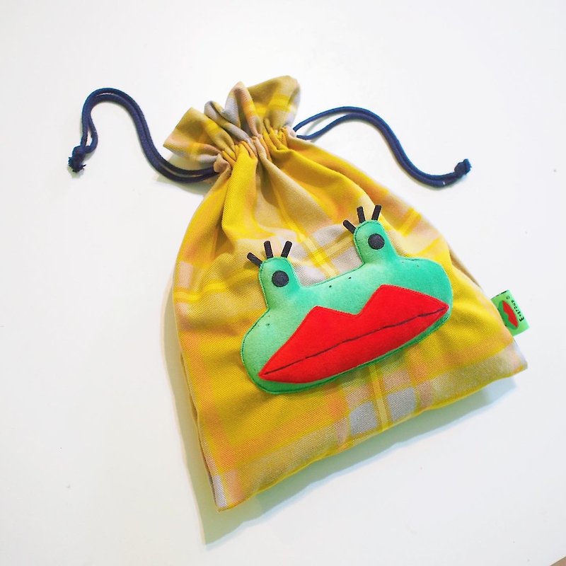 E*group 阿蛙束口袋 薑黃格子  置物袋 化妝包 小物袋 - 化妝袋/收納袋 - 棉．麻 黃色