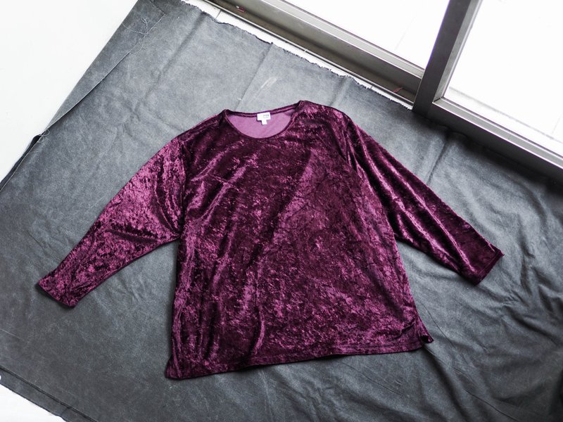 Deep dark purple embossed wrinkles loose leisure time antique gold velvet wide-neck T-shirt top - เสื้อผู้หญิง - เส้นใยสังเคราะห์ สีม่วง