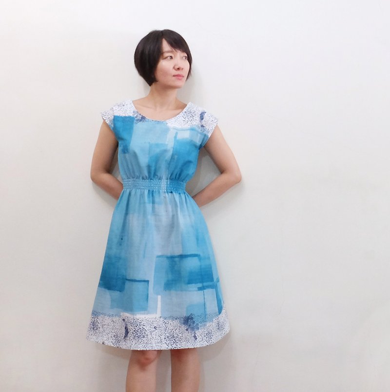 Blue Water Sleeve French Sleeve Dress Skirt Ito Samurai Japanese Double Yarn Blue + White + Small Floral - ชุดเดรส - ผ้าฝ้าย/ผ้าลินิน สีน้ำเงิน