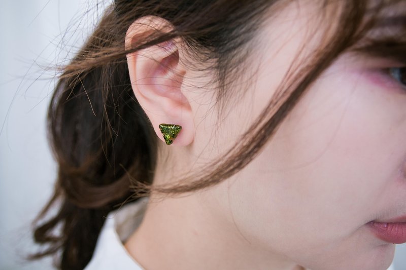 Flower gemstone series-green triangle earrings (single ear) - Earrings & Clip-ons - Plants & Flowers Green