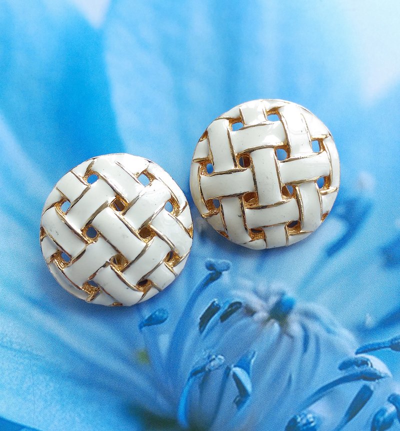 Vintage Jewelry 西洋古董飾品 編織 白琺瑯 知性 夾式耳環 - 耳環/耳夾/耳骨夾 - 其他金屬 金色