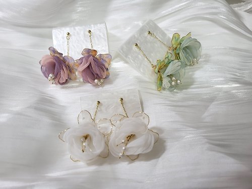 Hundred Flowers Floral Earrings Bow Earrings Invisible Silicone Earrings  Clip-On - Shop Somnambulist Earrings & Clip-ons - Pinkoi